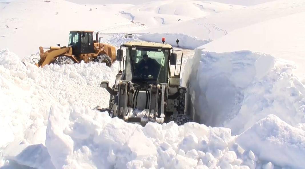 Bir ilimizde 5 metre karla mücadele ediliyor 1